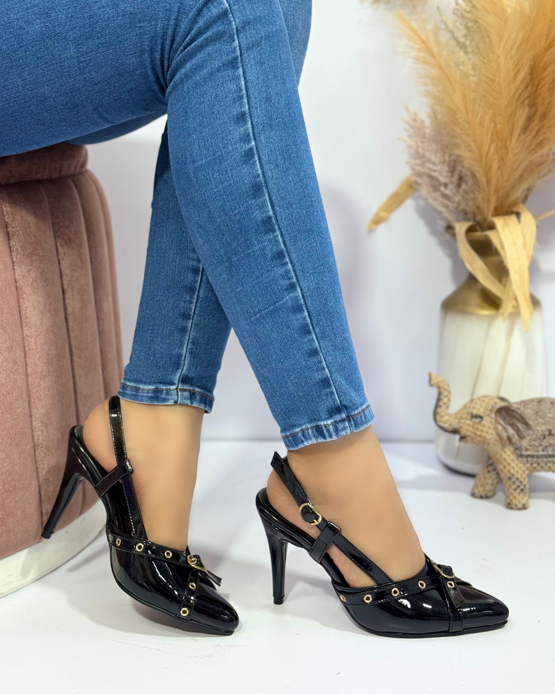 Tacón de Dama Elegante Con Taches