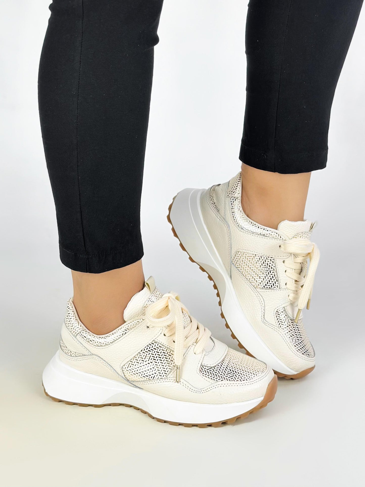 Tenias Alicia en Cuero 100 % - Elegancia y Comodidad