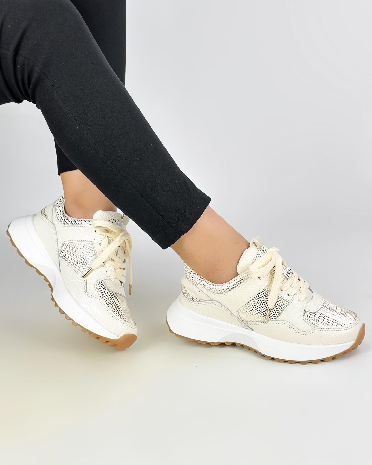 Tenias Alicia en Cuero 100 % - Elegancia y Comodidad