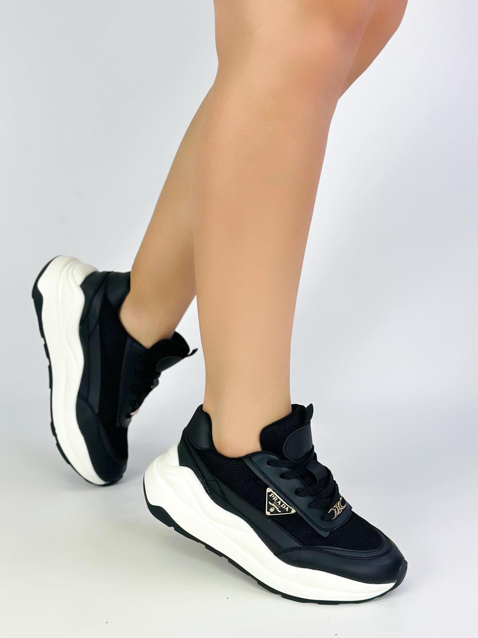 Tenis Sintético Carla – Elegancia y confort en cada movimiento