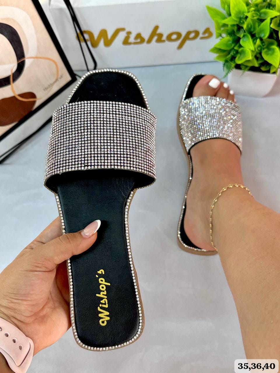 Sandália Plana Medusa