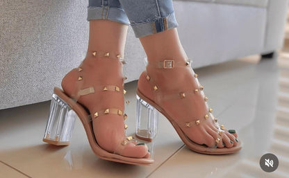 Sandalias Cristal Pirámides: Elegancia y Brillo Atemporal