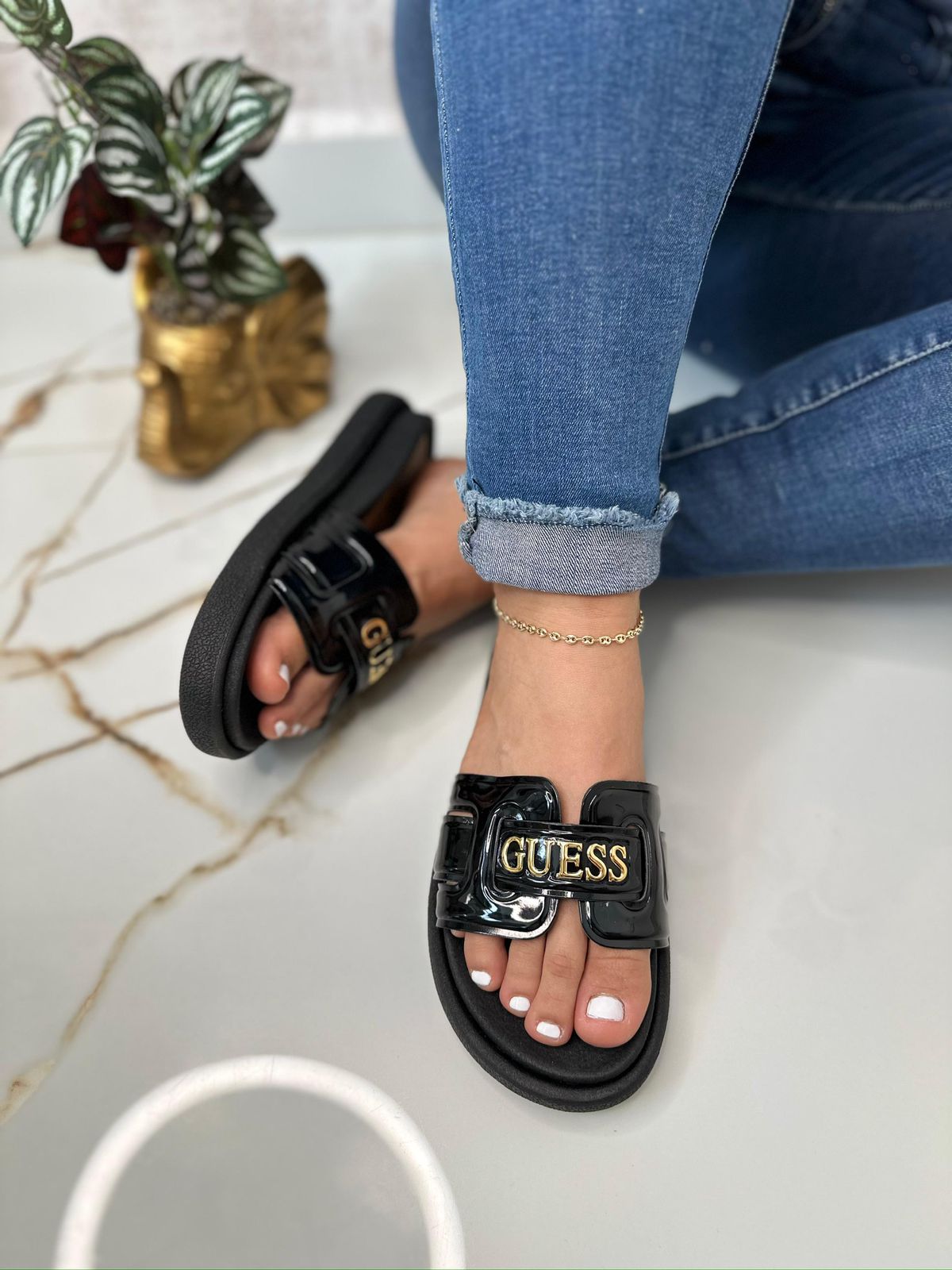 Sandalia Guess Confort & Estilo – Elegancia para cada día