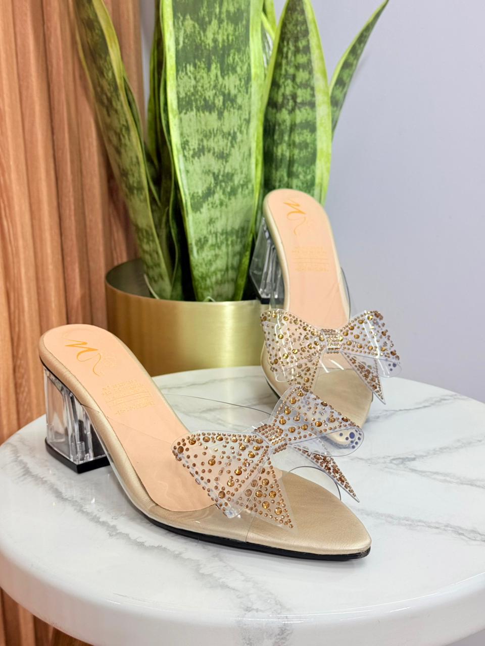Sandália Salto Cristal com Laço em Pedraria Brilhante