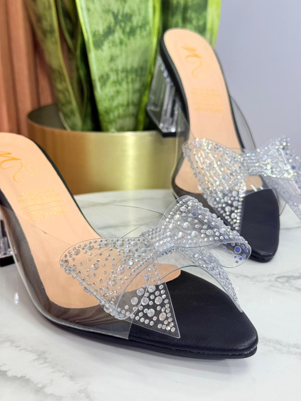 Sandália Salto Cristal com Laço em Pedraria Brilhante