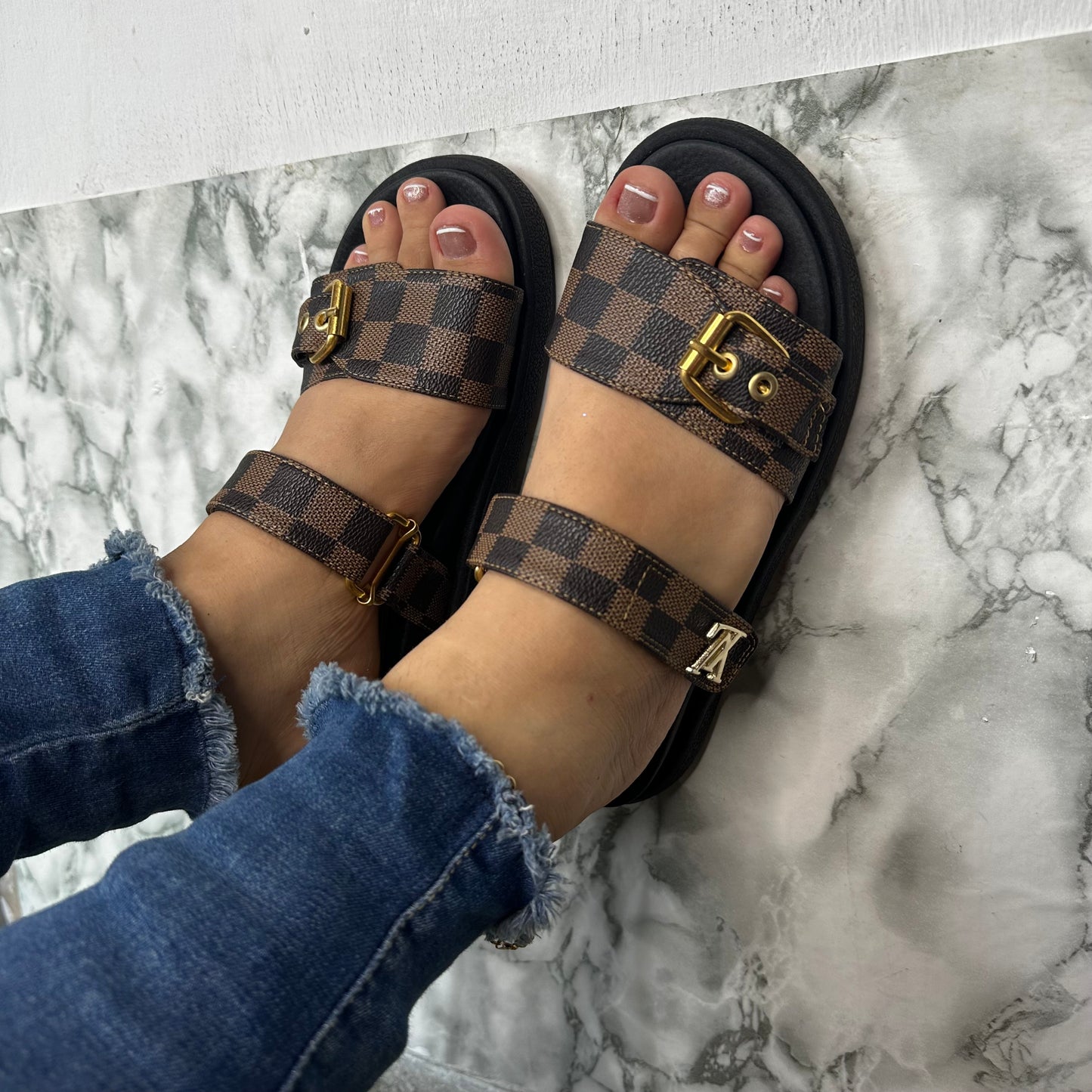 Sandalias Milán Planas Elegantes y Cómodas en Cuero Sintético