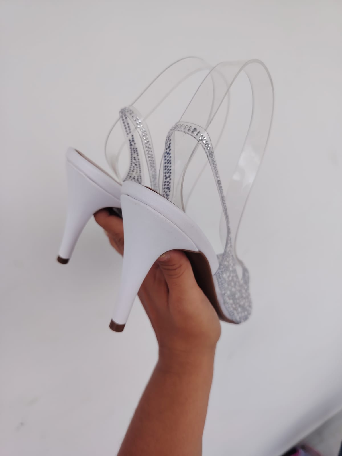 Sapato Slingback de Salto Taça com Pérolas e Cristais