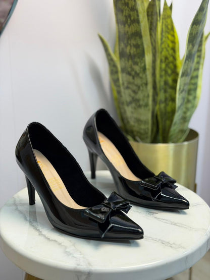Scarpin Salto Agulha em Verniz com Laço Frontal Glamure Original