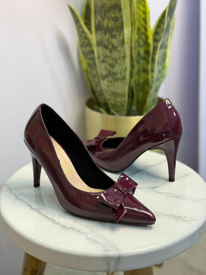 Scarpin Salto Agulha em Verniz com Laço Frontal Glamure Original