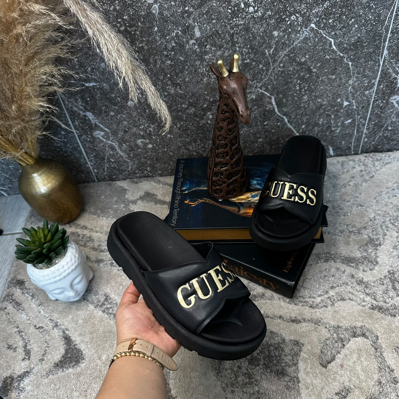 Sandalia Guess VIP Confort Antideslizante para Mujer