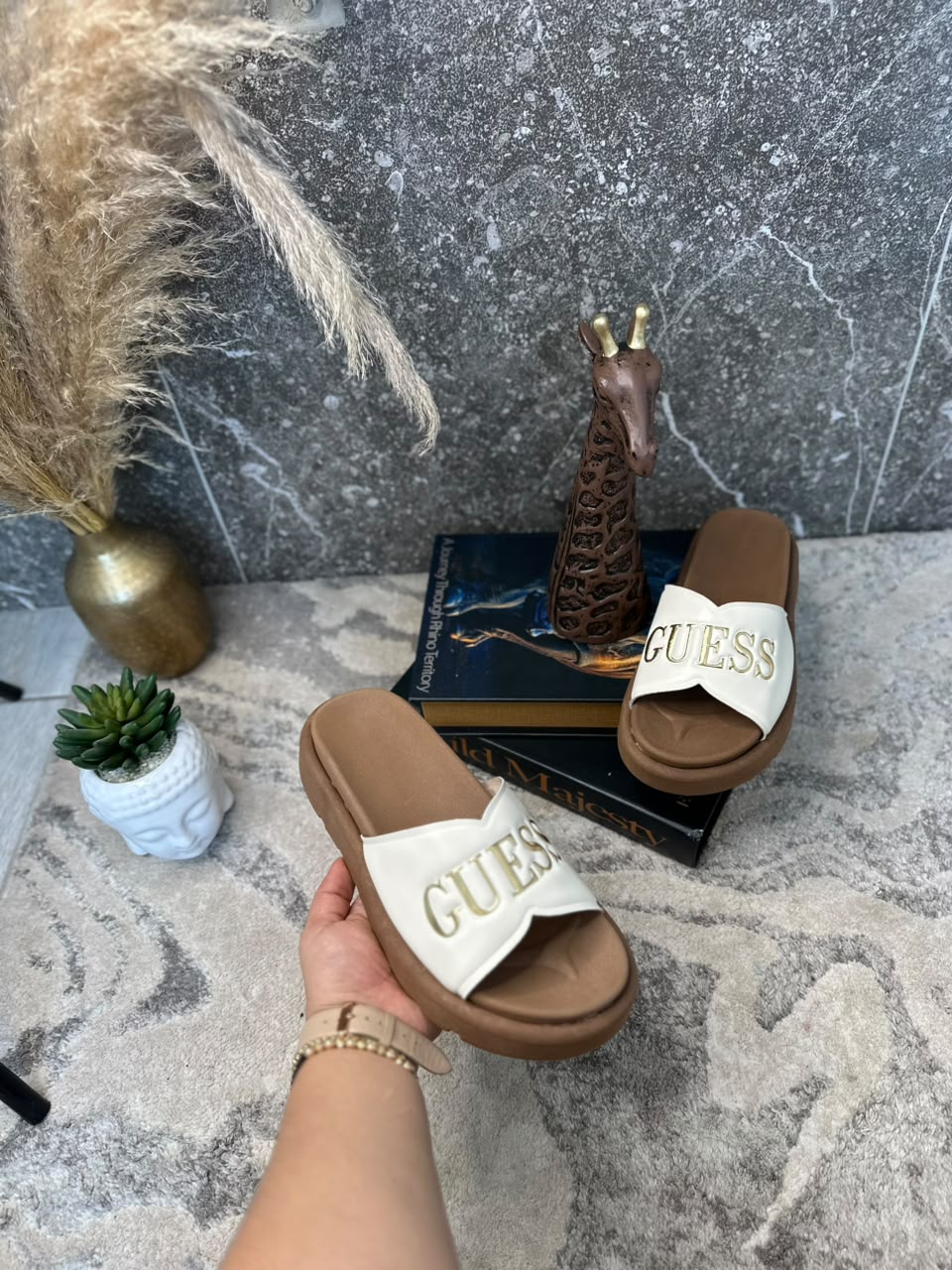 Sandalia Guess VIP Confort Antideslizante para Mujer