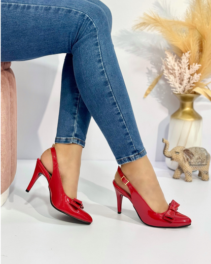 Tacón con Puntilla Delicada y Corbata Decorativa